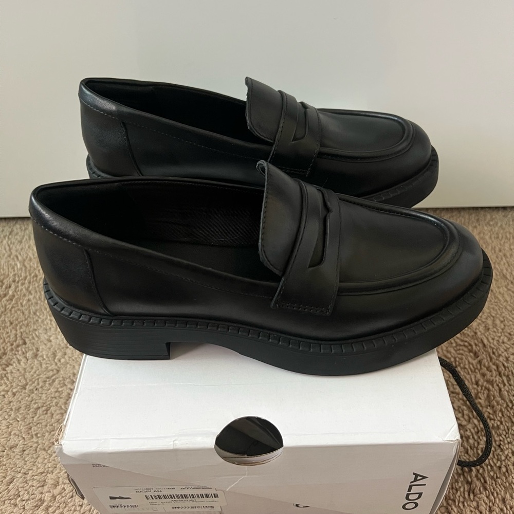 ALDO Women’s Black Leather Lug Sole Loafer size 6